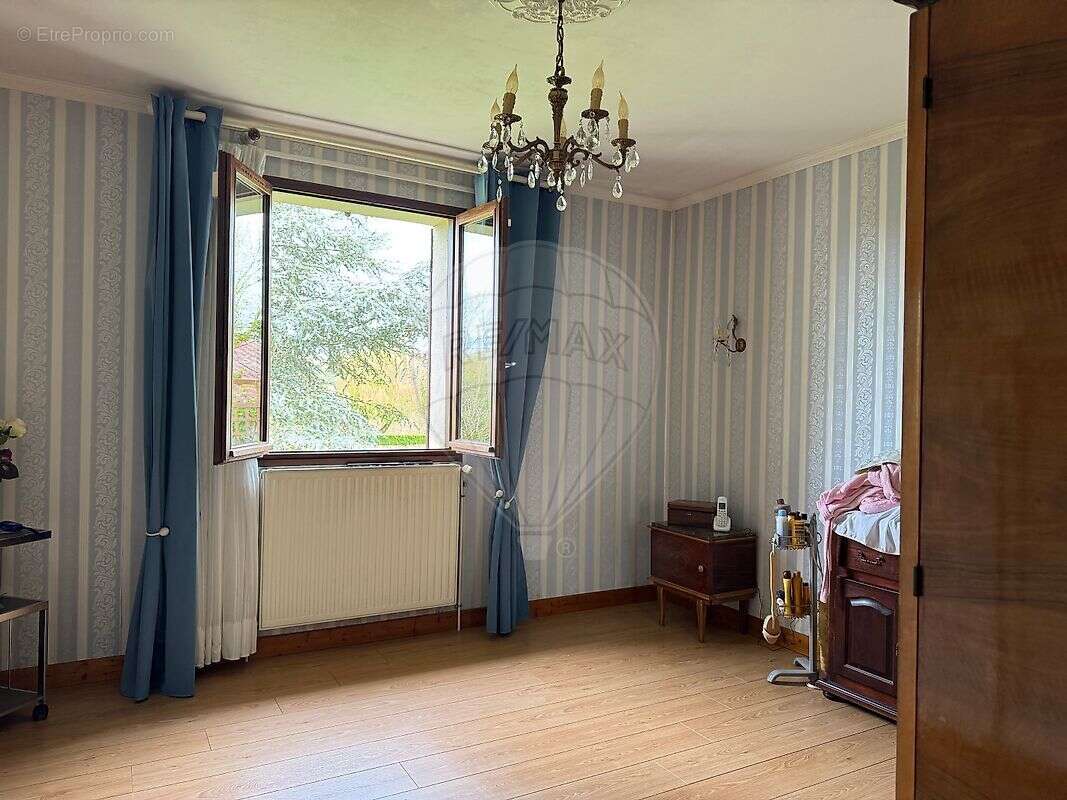 Maison à LA GUERCHE-SUR-L'AUBOIS