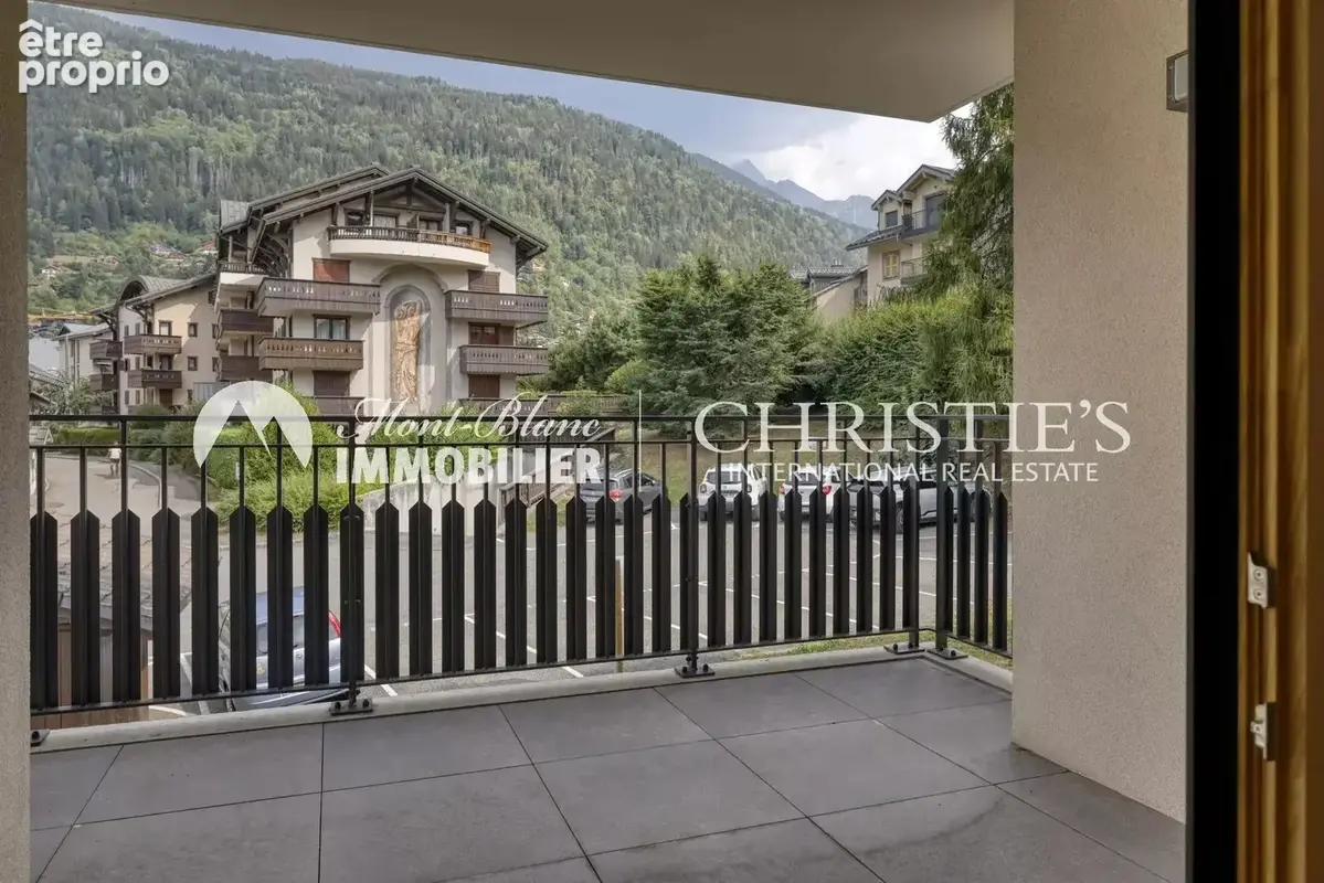APPARTEMENT - centre village - photo 9