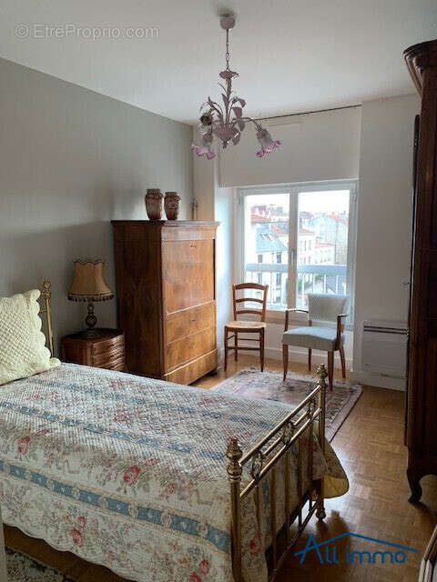 Appartement à CHARENTON-LE-PONT