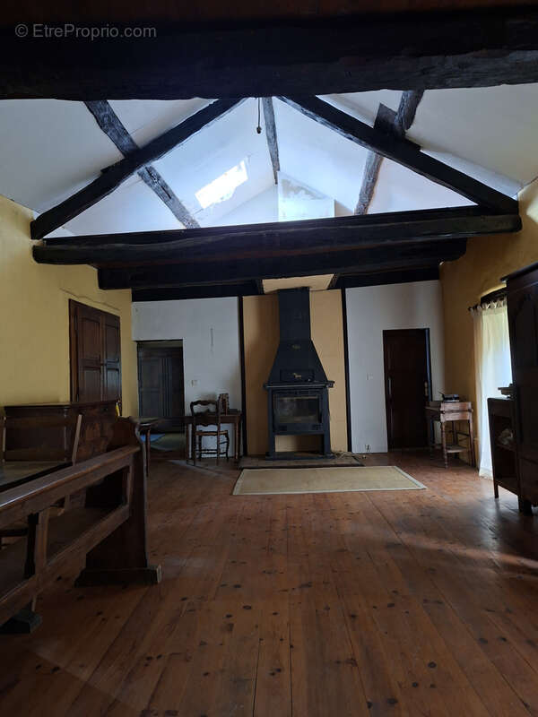 Coup de cœur assuré pour cette propriété de caractère avec grange, écurie et terrain attenant, située dans un - photo 26