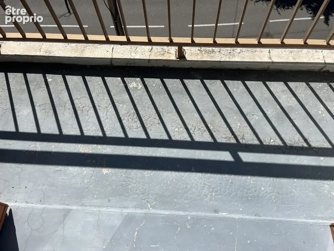 Clermont-Ferrand   Proche du centre-ville   F1 lumineux de 32,27 m2 avec balcon et parking - photo 2