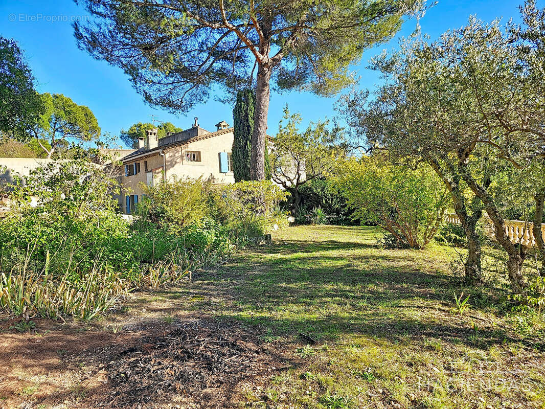 Maison à VENTABREN
