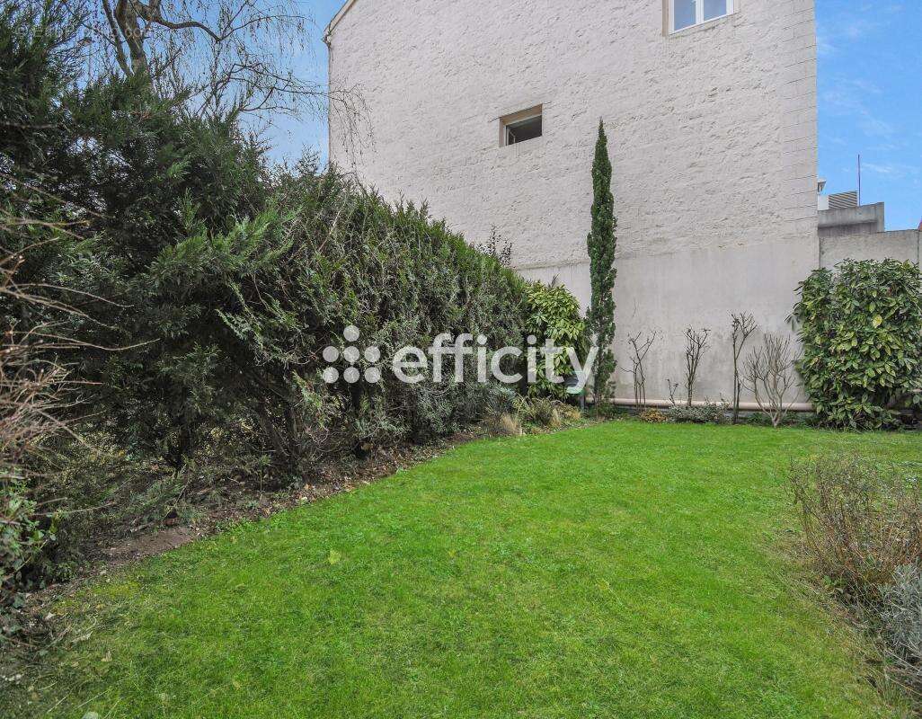 Appartement à COURBEVOIE