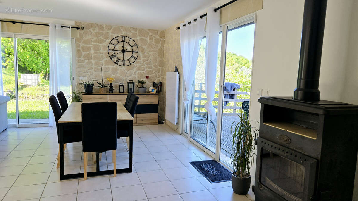 Maison à SAINT-MAGNE-DE-CASTILLON