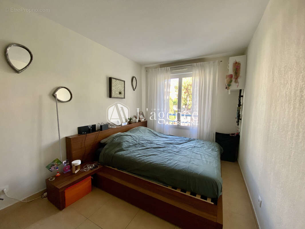 Appartement à SAINT-LAURENT-DU-VAR