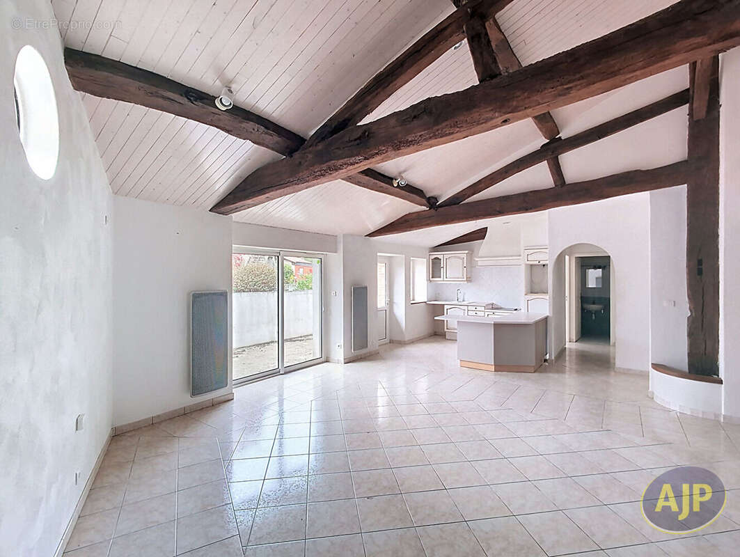 Maison à SAINT-ANDRE-TREIZE-VOIES