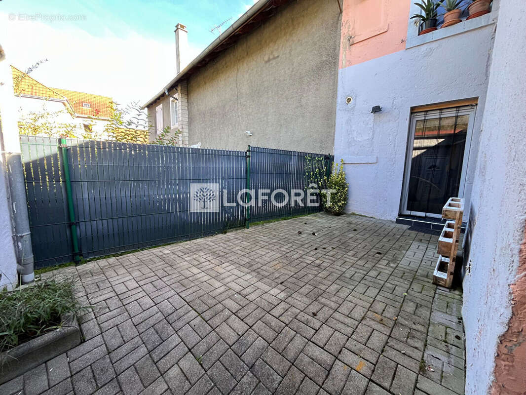 Appartement à FESCHES-LE-CHATEL