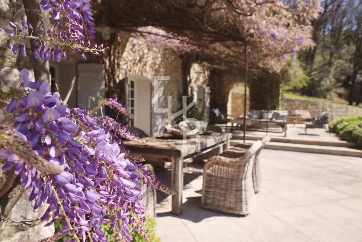 Maison à CHATEAUNEUF-GRASSE