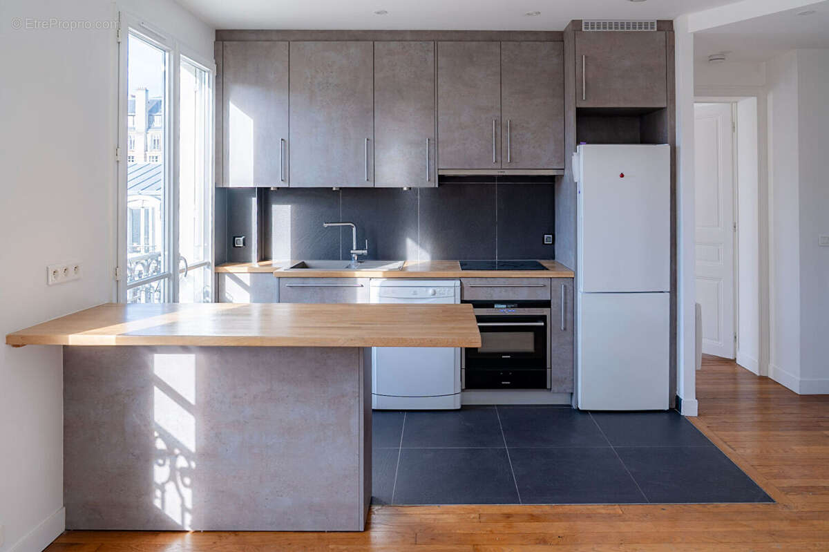 Appartement à PARIS-17E