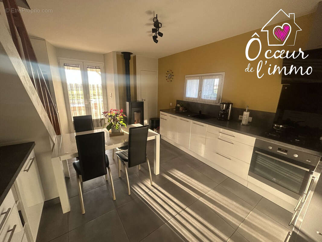 Maison à SAINT-CHRISTOPHE-DU-BOIS