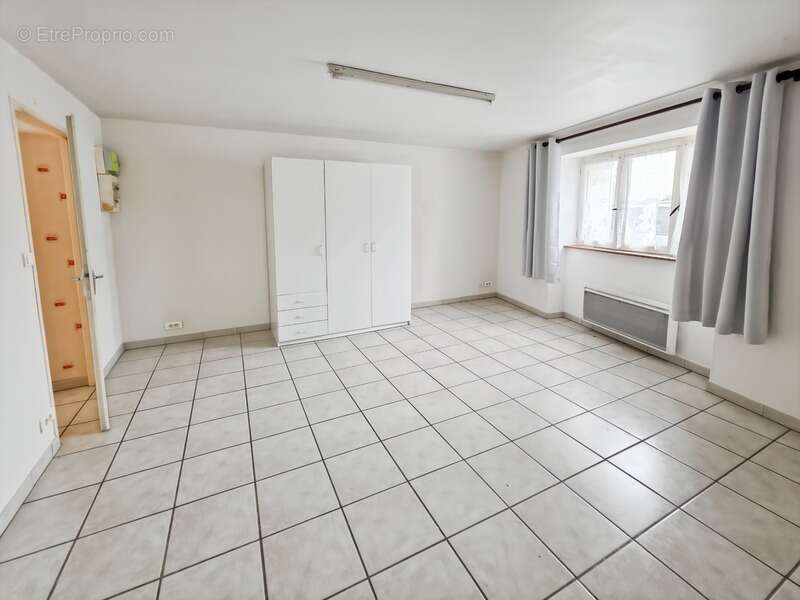 Appartement à MONTMOROT