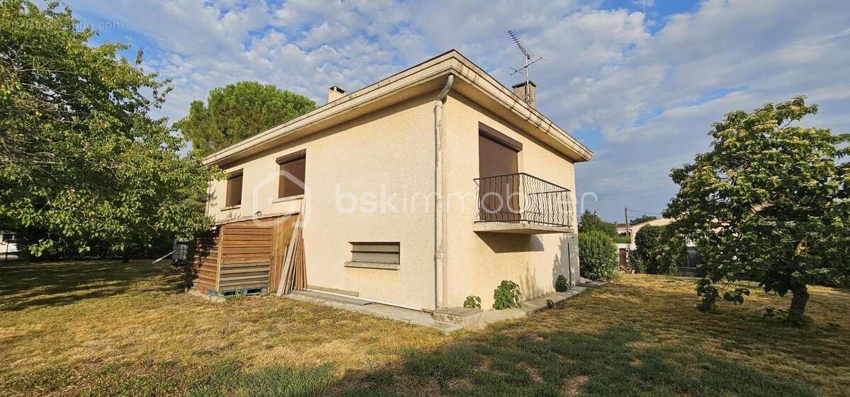 Maison spacieuse avec balcon et double garage, idéalement située ! - photo 8