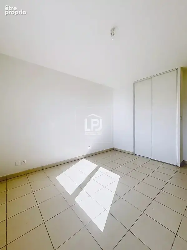 Bel appartement T2 de 39 m², balcon + 1 place de stationnement – Résidence sécurisée au calme à proximité du cœur de village et  - photo 9