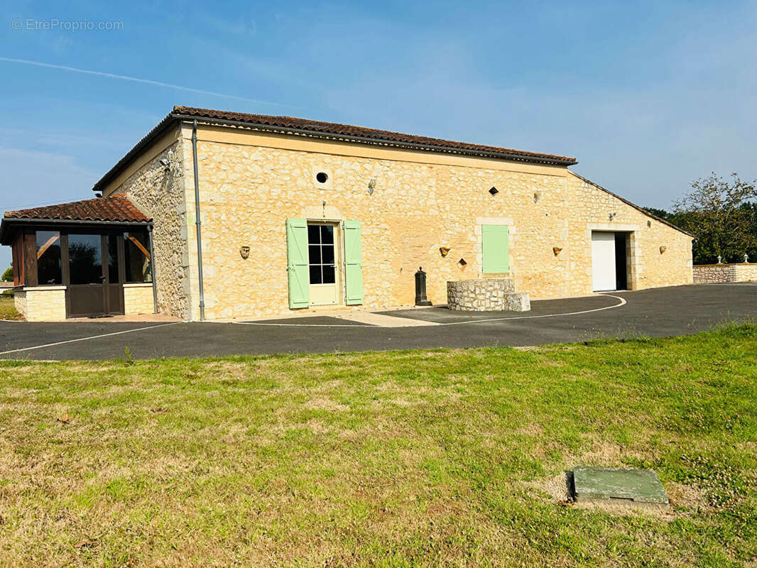 Maison à SAINT-ETIENNE-DE-VILLEREAL
