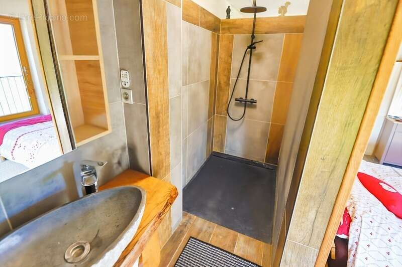 Maison à LA CHAPELLE-DEVANT-BRUYERES