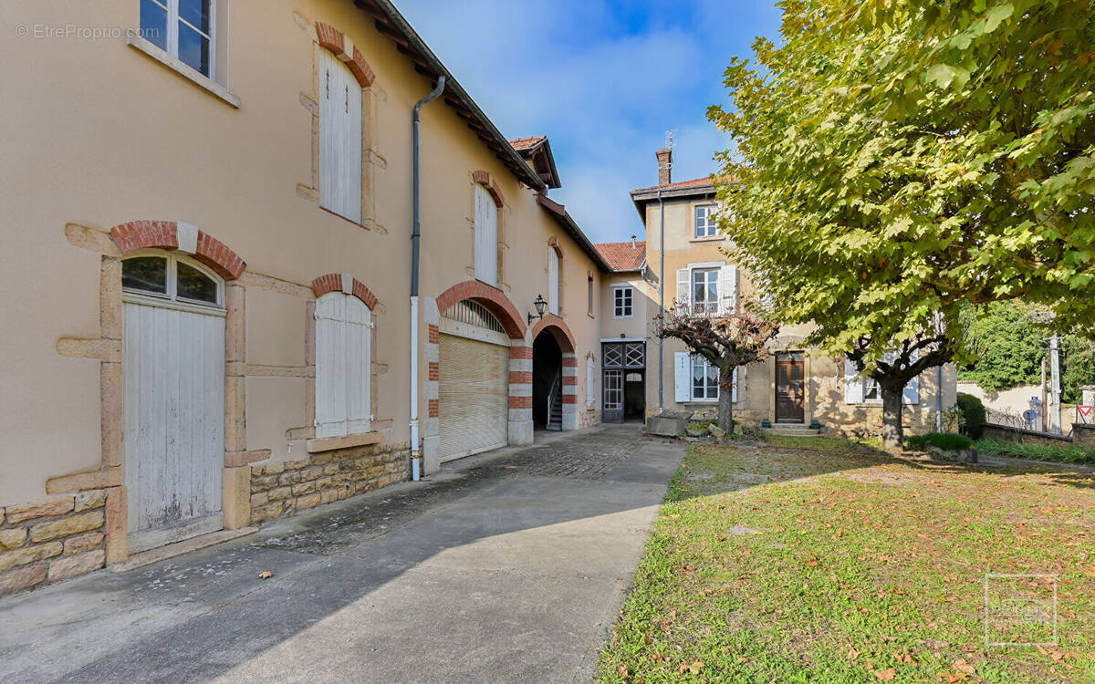 Maison à COLLONGES-AU-MONT-D'OR