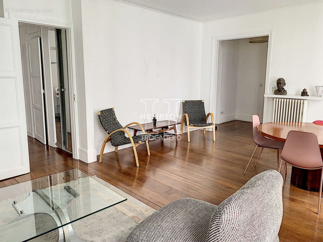 Appartement à PARIS-16E