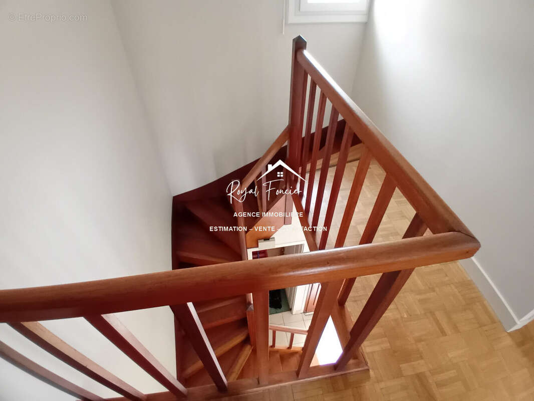 Étage - Maison à DESCARTES