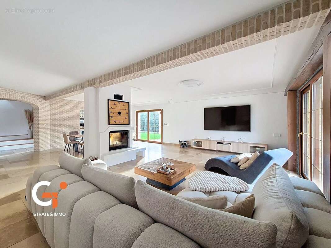 Maison à SAINT-OUEN-DE-THOUBERVILLE