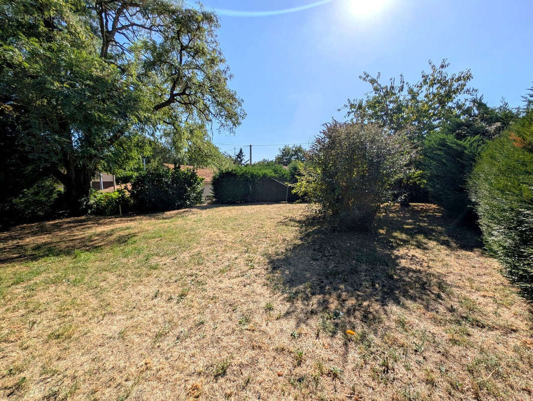 Maison à SAINT-MACAIRE-DU-BOIS