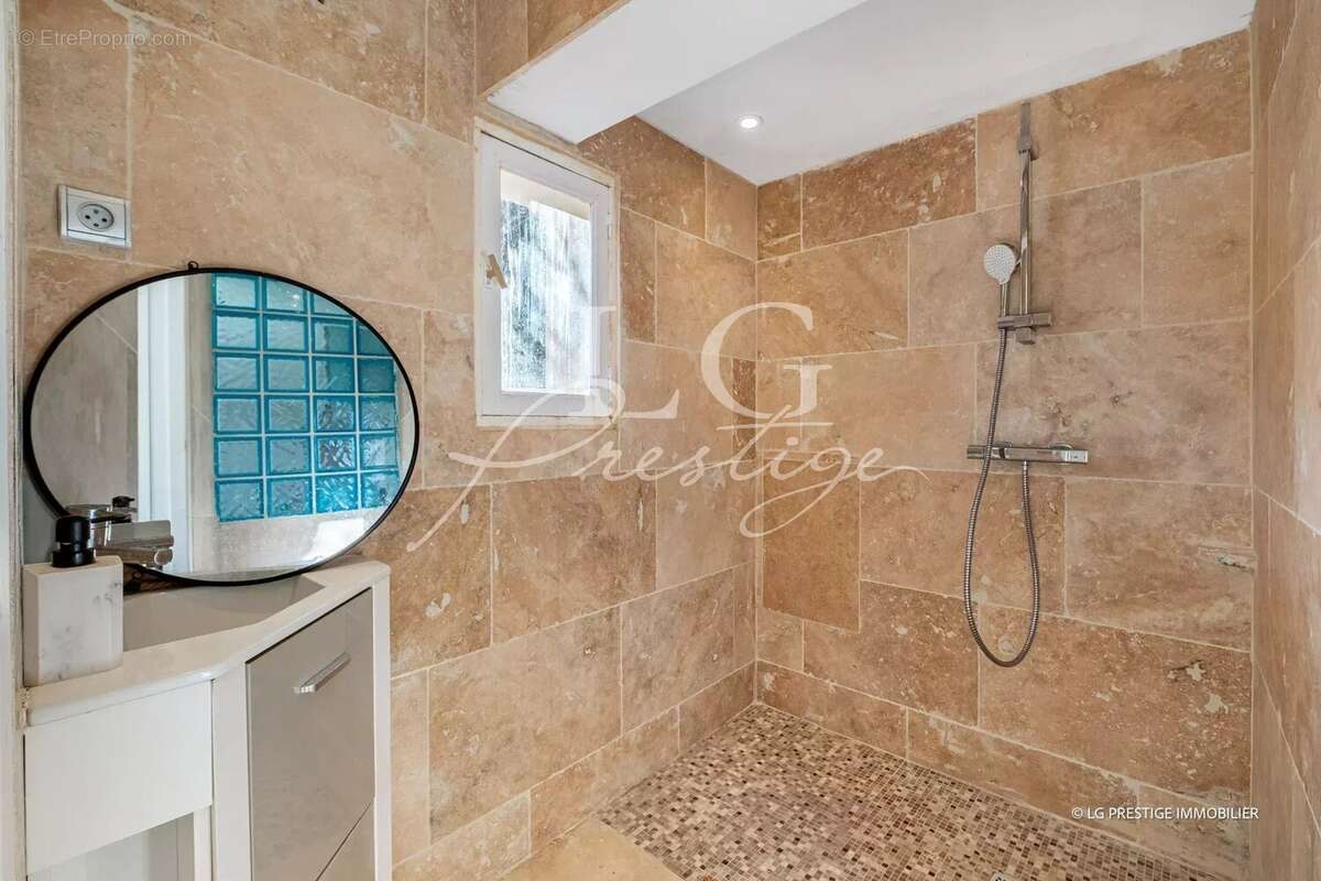 Maison à MANDELIEU-LA-NAPOULE