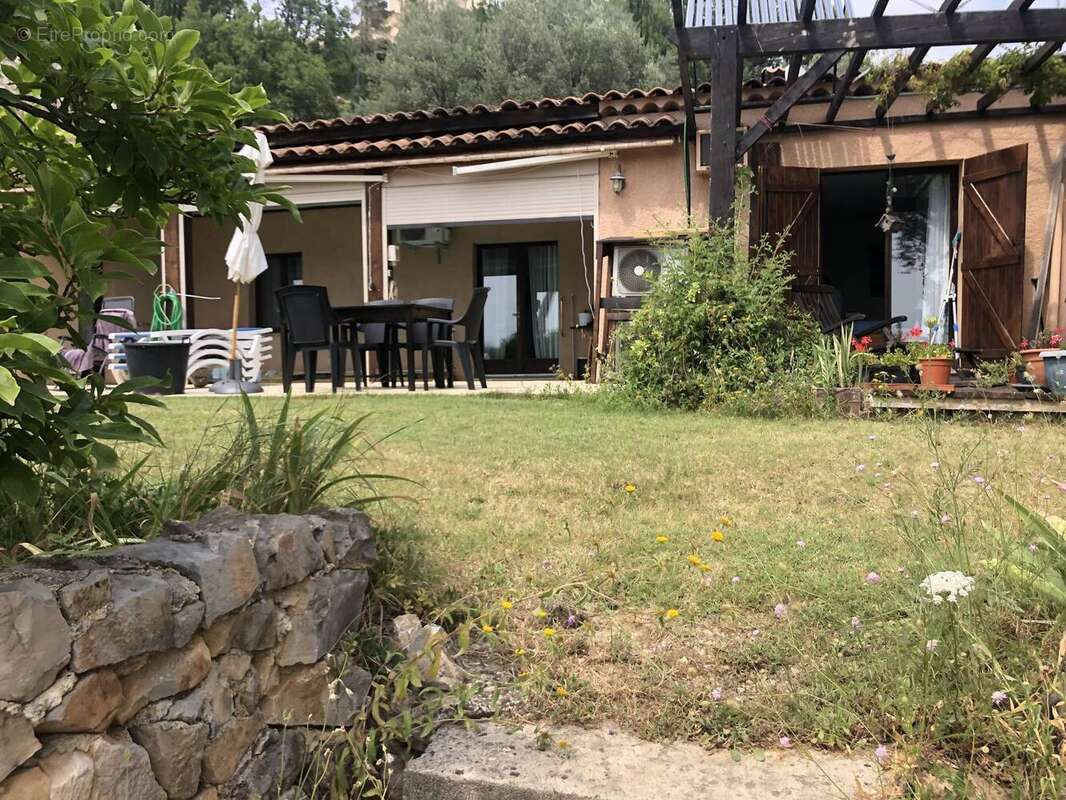 Maison à TOURRETTES