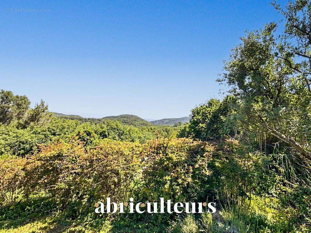 Magnifique villa de 296 m² avec piscine, sauna, spa, terrain de 1,2 ha et vue exceptionnelle à Rognes (13840) - photo 19