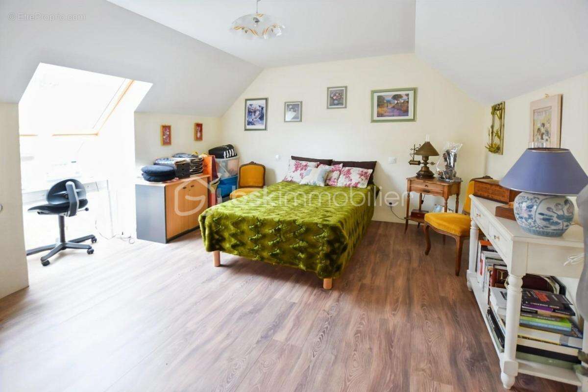 Maison à CRECY-LA-CHAPELLE