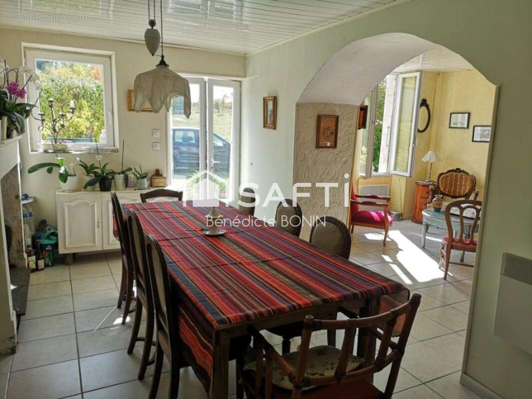 Maison 109 m² à Saint-Thomas-De-Conac  - photo 2