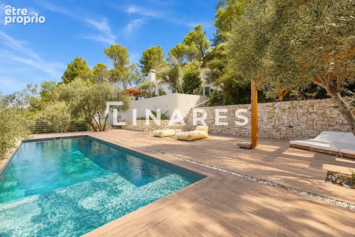 LA SUBLIME - Villa T6 de 232m² dont une dépendance aménagée de 50m² - Piscine - Terrain de 6700m² - 13400 AUBAGNE - photo 3
