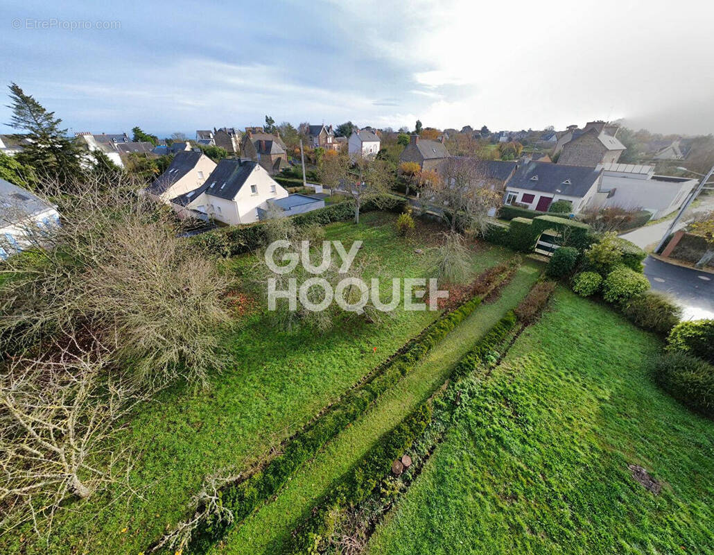 Terrain à ETABLES-SUR-MER