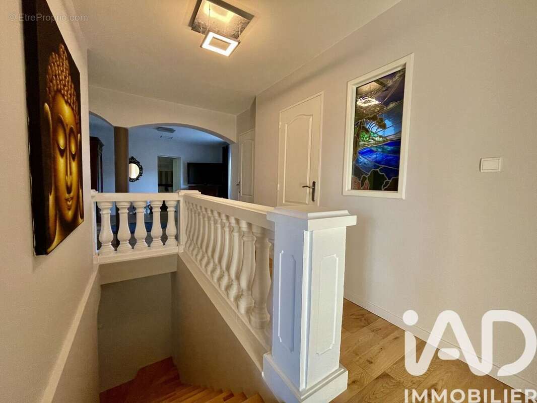 Photo 5 - Maison à LA TOUR-DE-SALVAGNY