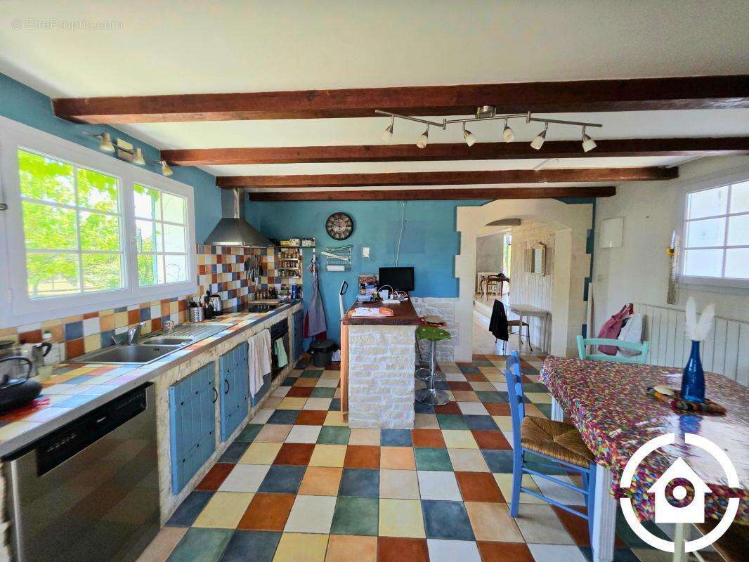 Maison à GENSAC-LA-PALLUE