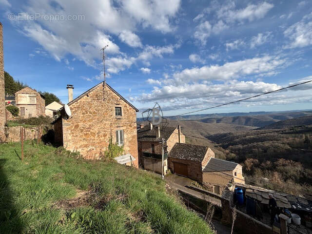 Maison à MONTJAUX