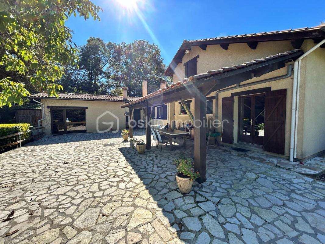 Maison à AUBIE-ET-ESPESSAS