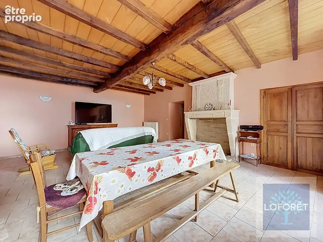 Maison familiale de plain-pied avec grange sur 3 000 m² de terrain - photo 3