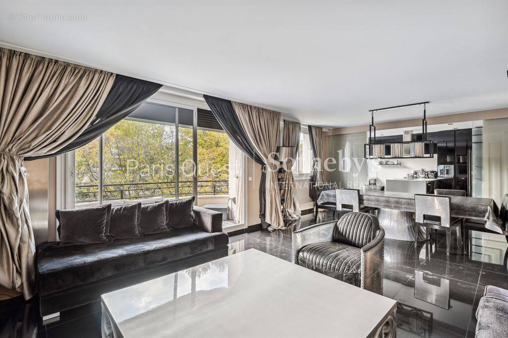 Appartement à NEUILLY-SUR-SEINE