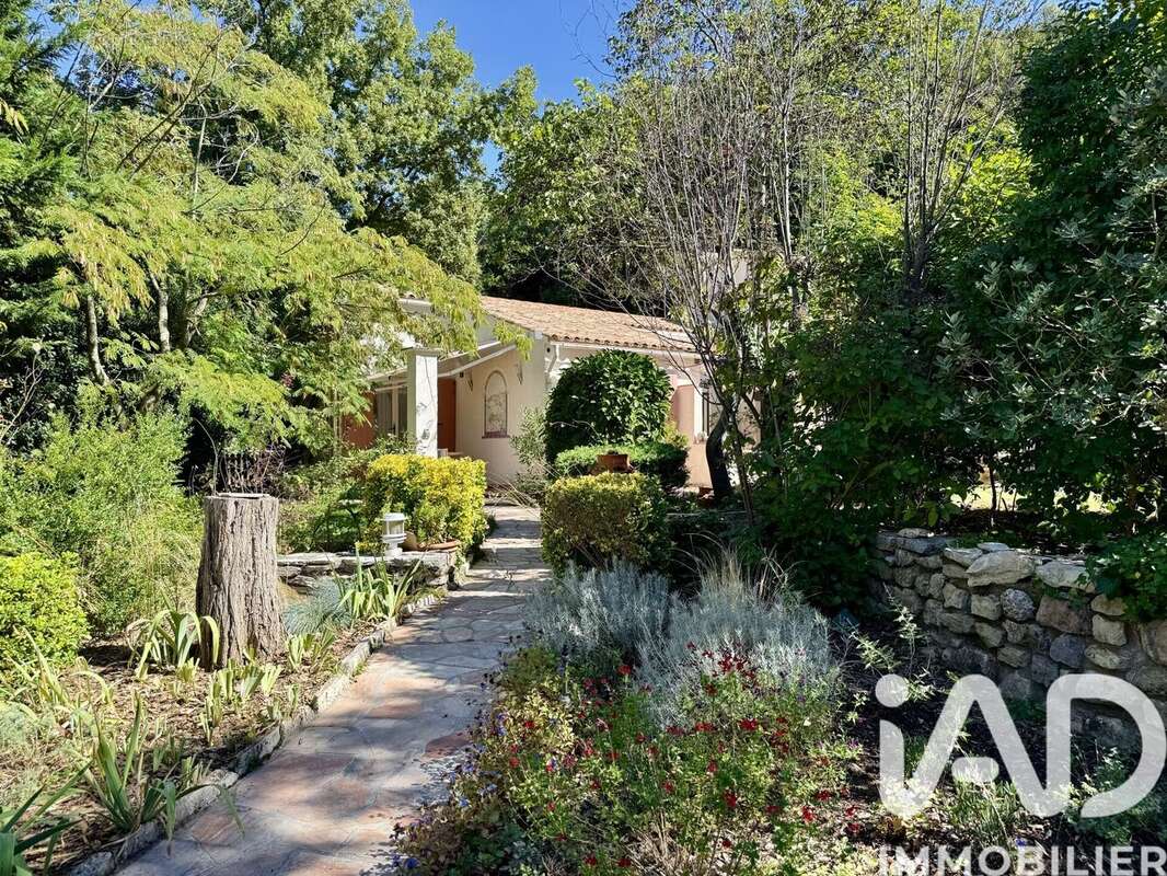 Photo 2 - Maison à LA GARDE-FREINET