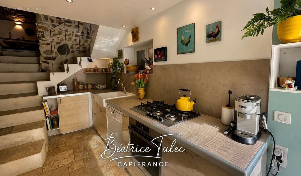 Maison en pierre de caractère au pied de la Sainte-Victoire : 3 chambres, terrasse, solarium – Provence, Bouches-du-Rhône - photo 11