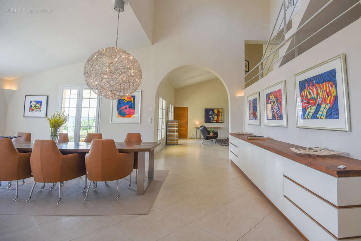 Maison à ENTRECASTEAUX