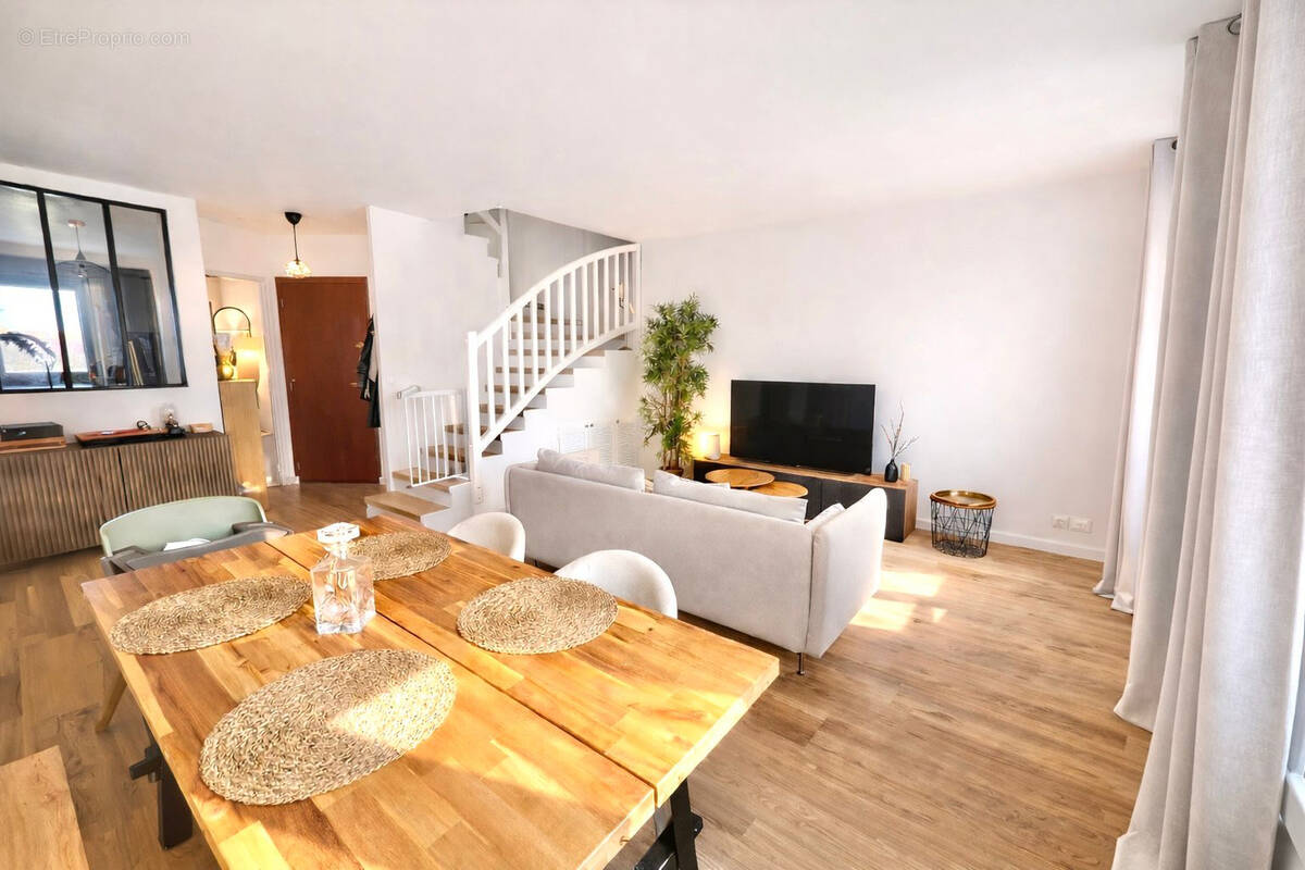 Appartement à HOUILLES