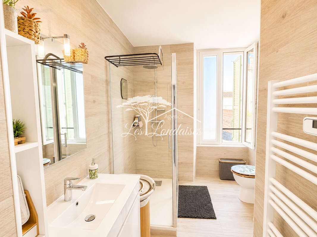 Appartement lumineux 3 pièces à vendre à La Londe-les-Maures   Centre-ville   Meublé et entièrement équipé - photo 6