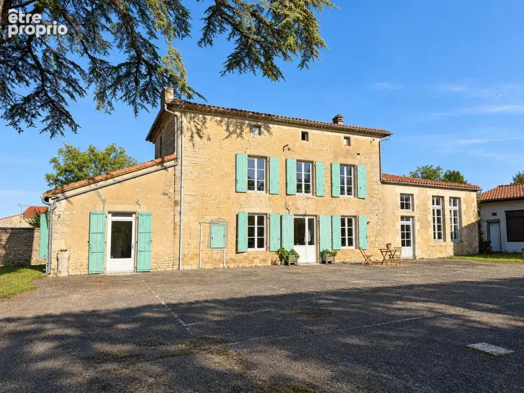Tusson village de caractère : maison de 161 m2 avec plusieur - photo 1