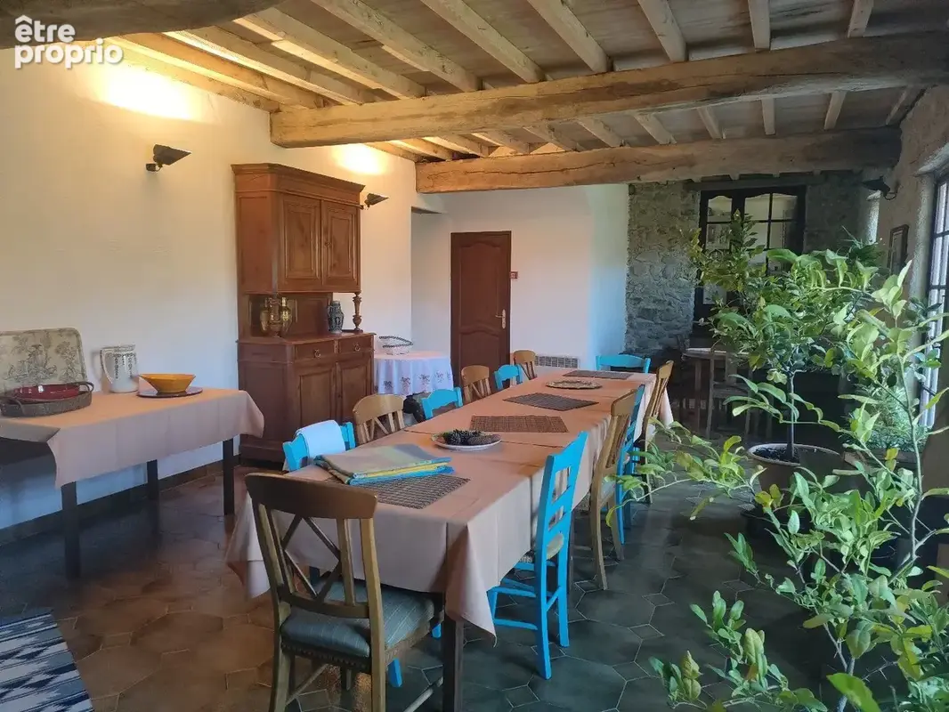 Exceptionnel !!! Ensemble immobilier sur 93 HA de terres avec ruisseau , sources ... - photo 6