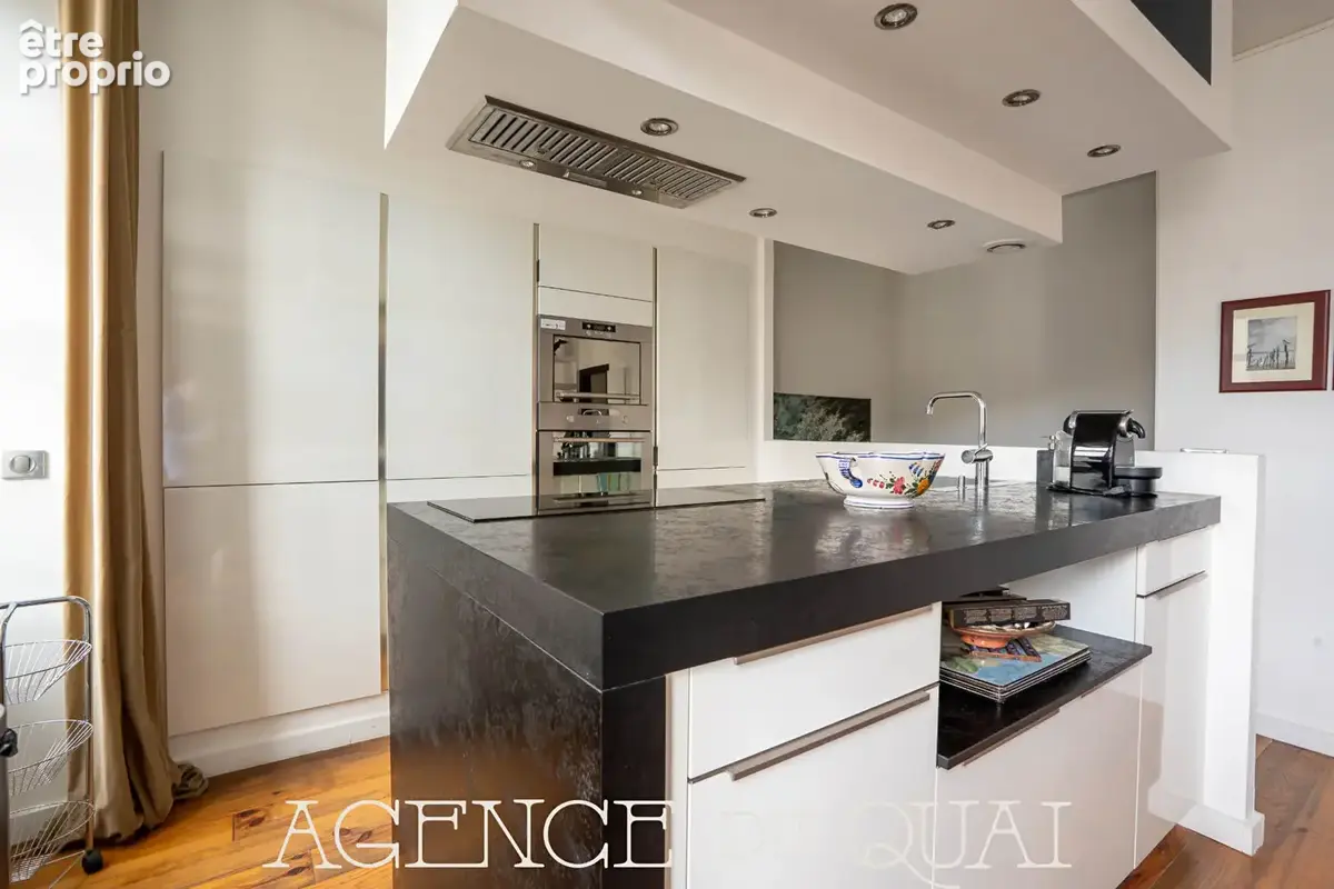 Appartement de standing en duplex avec terrasse de toit et vue exceptionnelle sur la cathédrale de Quimper - photo 4