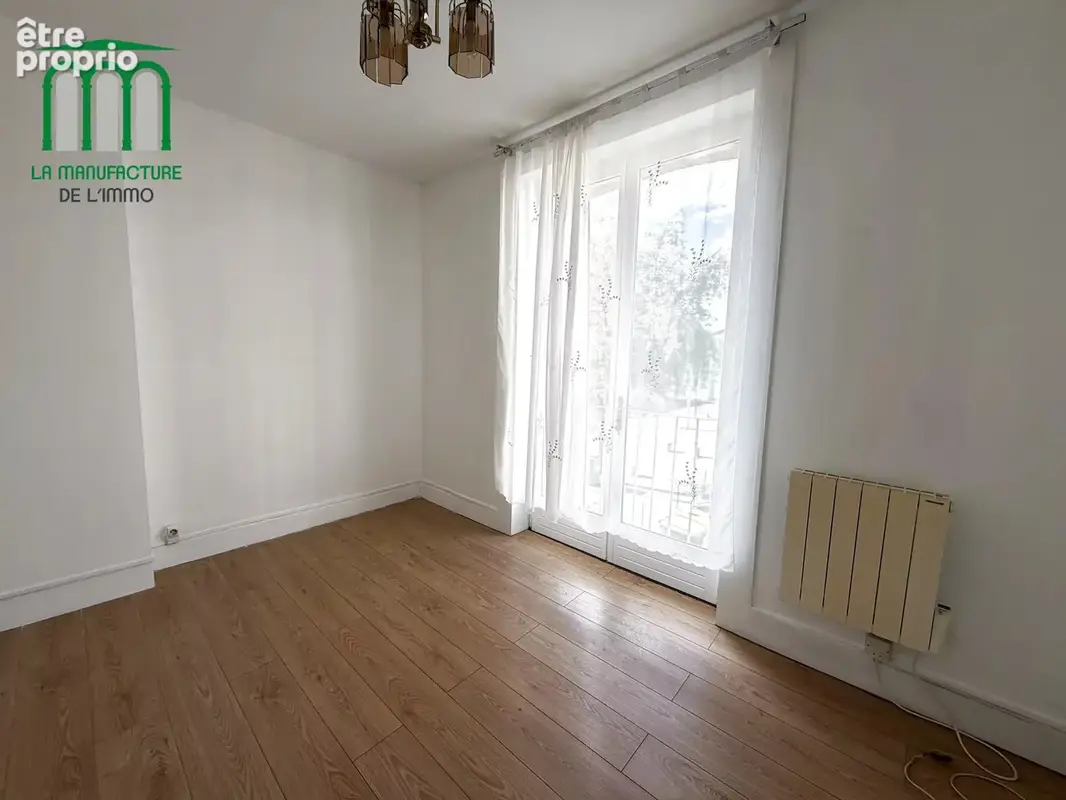 Appartement F3 - 72,58M2 - 2 Caves - Garage - Saint-Etienne/ Bergson - La Terrasse - photo 6