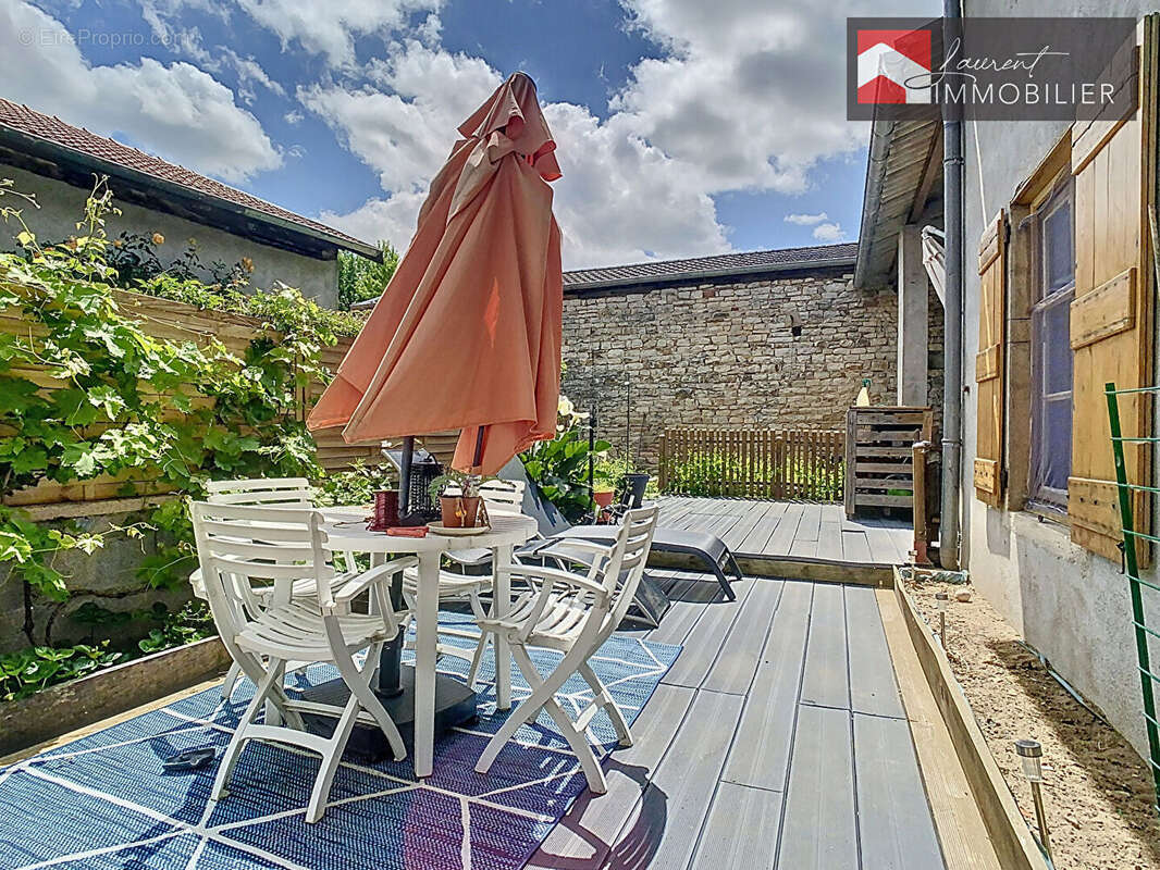 Maison à PONT-DE-VAUX