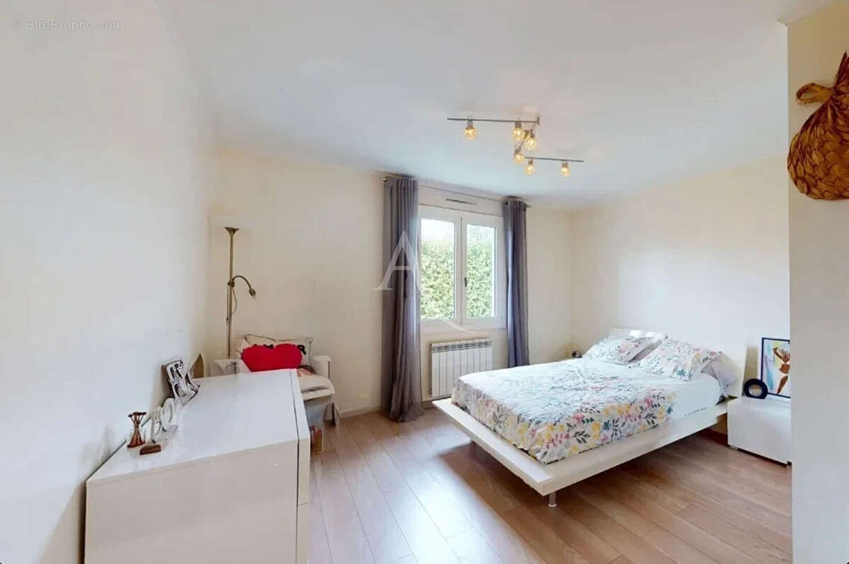 Maison à OZOIR-LA-FERRIERE