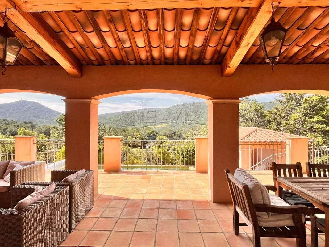 Maison à PLAN-DE-LA-TOUR