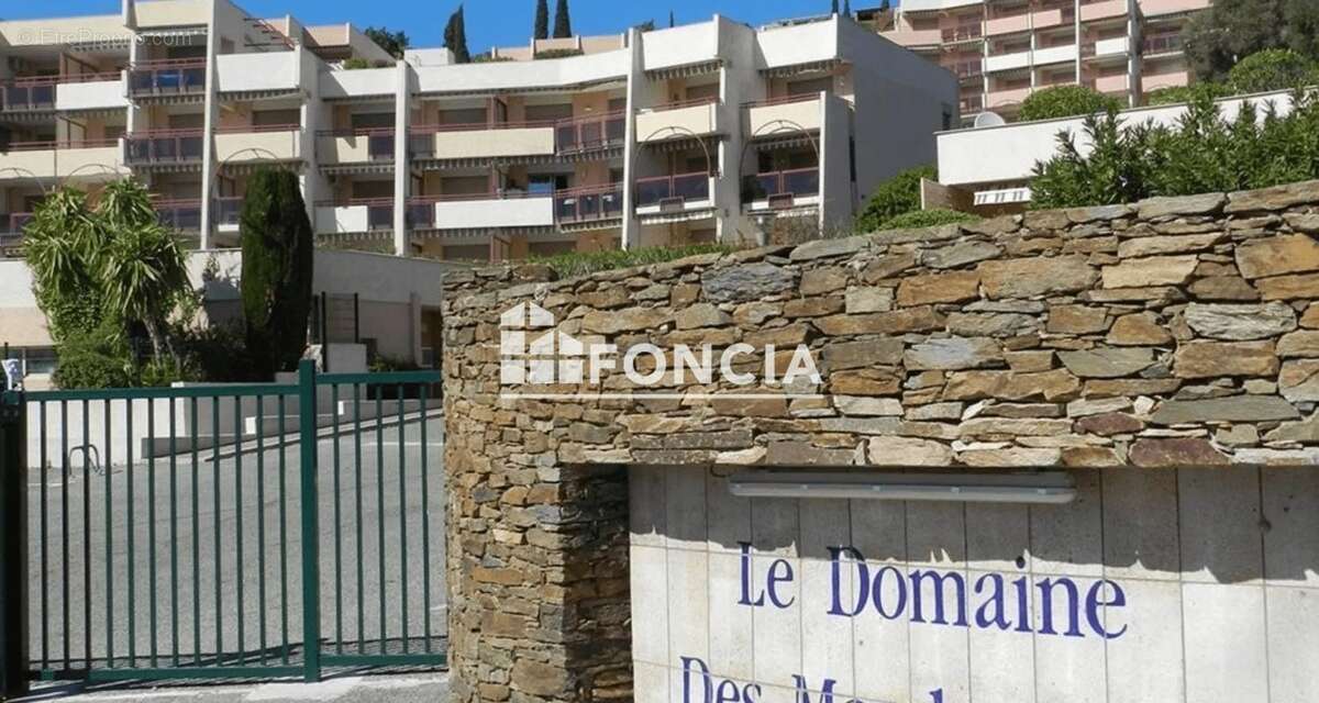 LE LAVANDOU – Spacieux T2 de 47 m² avec piscine, Cave et parking ...tout à pied - photo 12